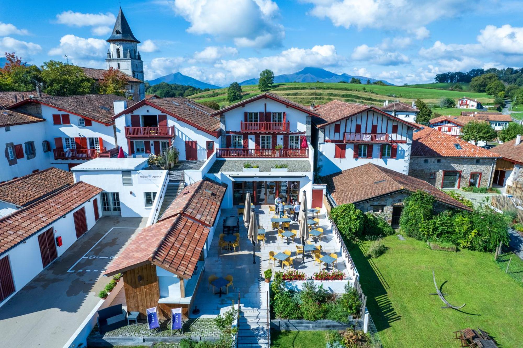 Hotel Restaurant & Spa La Maison Oppoca Ainhoa Ngoại thất bức ảnh